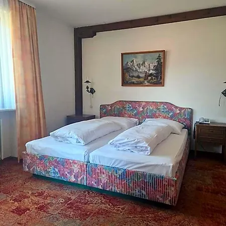 Waldhorn Hotel